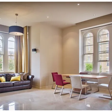 Image 1 - Princess Park Manor, Baron Close, London, N11 3PS, United Kingdom - Apartment for rent