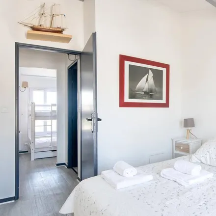 Rent this 2 bed apartment on La Flotte in Cours Félix Faure, 17630 La Flotte