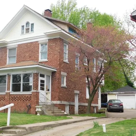 Buy this studio house on 47 Winsor in Moberly, MO 65270