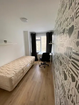 Rent this 4 bed room on Careyn Kraamzorg in Kreekplein 33, 3079 AB Rotterdam
