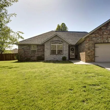 Buy this 3 bed house on 698 Glen Oaks Circle in Nixa, MO 65714