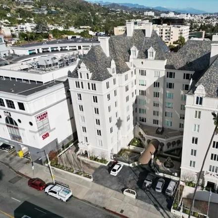 Buy this 2 bed condo on Crunch Fitness in 8000 West Sunset Boulevard, Los Angeles