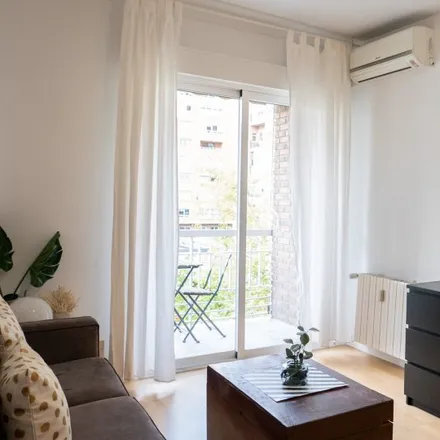 Rent this 2 bed apartment on Madrid in Avenida de Brasil, 4