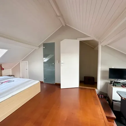 Rent this 6 bed apartment on Église adventiste - Adventkerk in Avenue des Îles d'Or - Goudeneilandenlaan, 1200 Woluwe-Saint-Lambert - Sint-Lambrechts-Woluwe