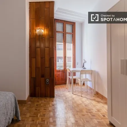 Rent this 6 bed room on 058 Plaça d'Espanya in Plaça d'Espanya, 46007 Valencia