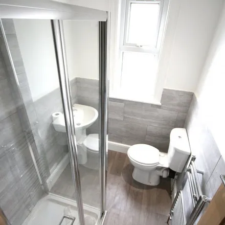 Rent this 6 bed apartment on Delph Lane in Leeds, LS6 2HQ