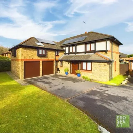 Buy this 5 bed house on Tarragon Close in Newell Green, RG12 2BZ