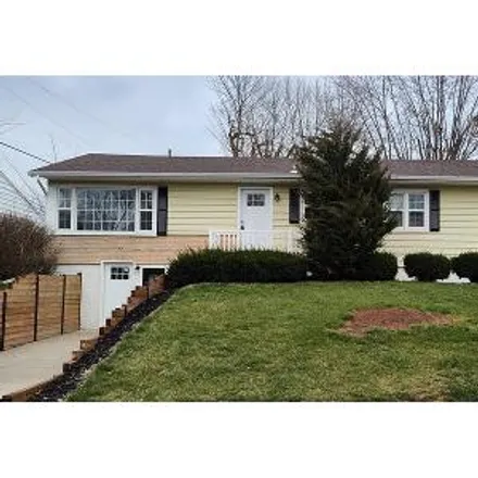 Buy this 3 bed house on 3115 Lawrence Road in Quincy, IL 62301
