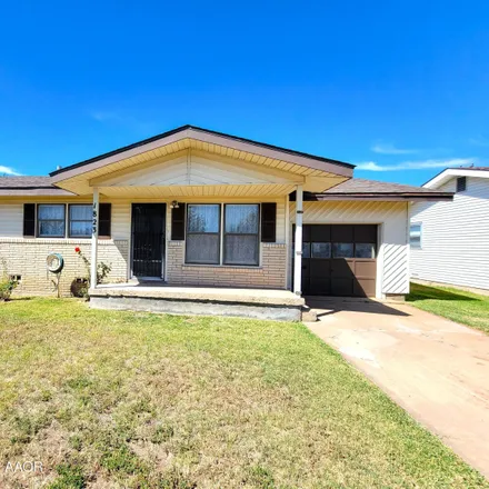 Buy this 2 bed house on 1817 North Nelson Street in Pampa, TX 79065
