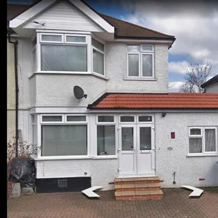 Rent this 4 bed house on Sudbury Heights Avenue in London, UB6 0LX
