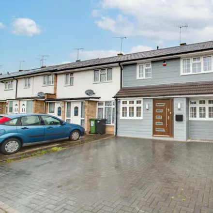 Buy this 3 bed townhouse on Great Gregorie in Basildon, SS16 5QQ