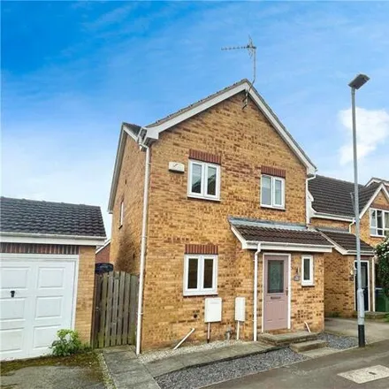 Buy this 3 bed townhouse on Dewberry Gardens in Mansfield Woodhouse, NG19 0RG