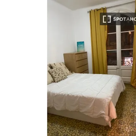 Rent this 3 bed room on Carrer de Calàbria in 134, 08001 Barcelona