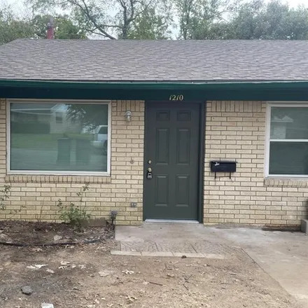 Rent this 2 bed house on 1240 West Hunt Street in Sherman, TX 75092
