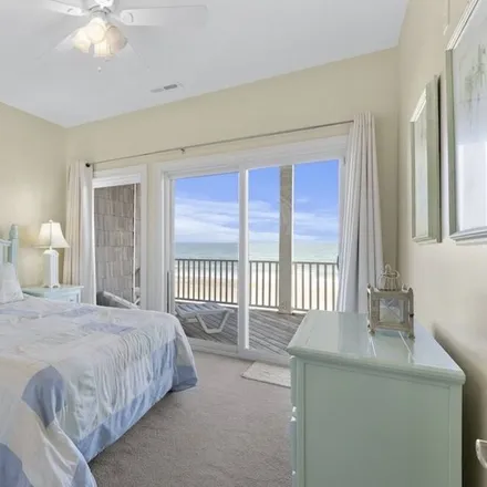 Rent this 6 bed townhouse on North Topsail Beach