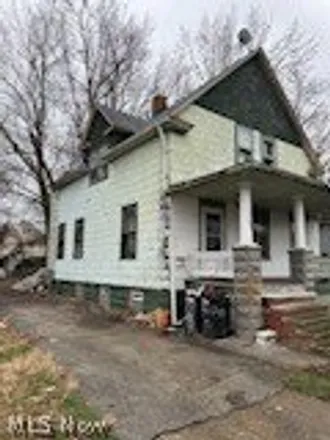 Image 2 - 13624 Beaumont Avenue, East Cleveland, OH 44112, USA - House for sale