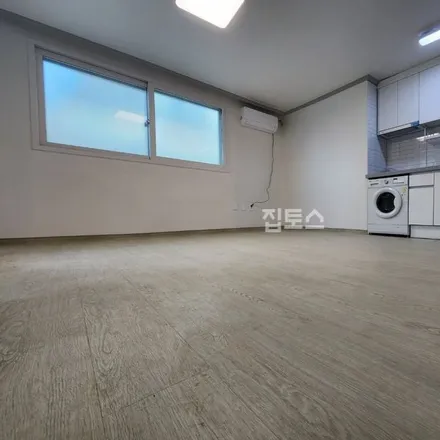 Rent this studio apartment on 서울특별시 강남구 개포동 1241-7