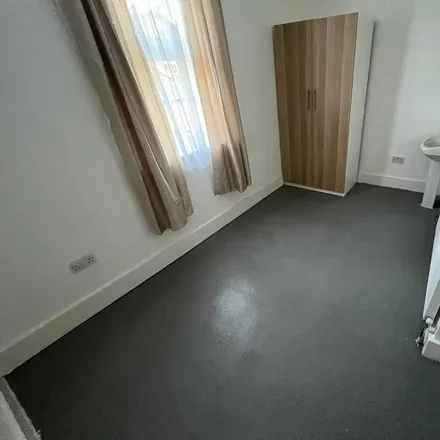 Rent this 1 bed room on Dean Road in Willesden Green, London