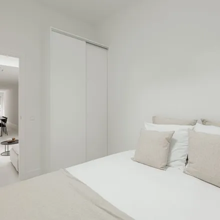 Rent this 3 bed apartment on Tweede Boomdwarsstraat 1-H in 1015 LJ Amsterdam, Netherlands