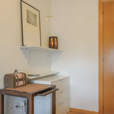 Rent this 3 bed apartment on Madrid in Calle de la Sierra Vieja, 23