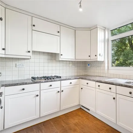 Rent this 2 bed apartment on Thamespoint in Fairways, London