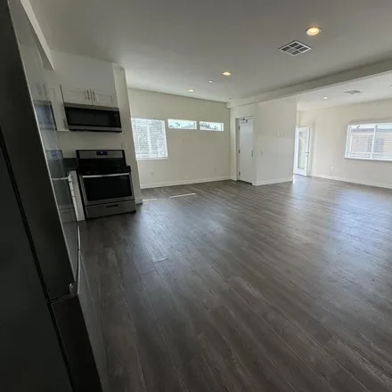 Image 6 - 1055 Leighton Avenue, Los Angeles, CA 90037, USA - Room for rent