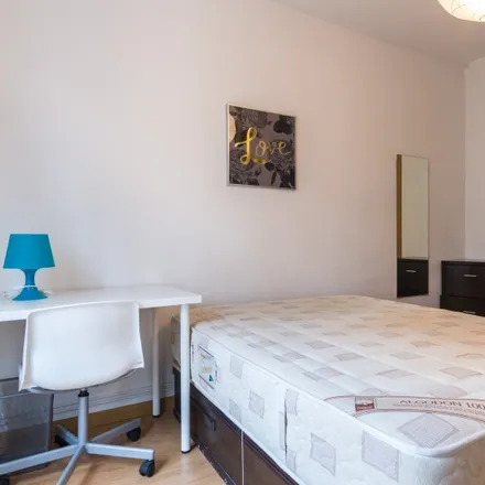 Rent this 6 bed room on Paseo de Santa María de la Cabeza in 51, 28045 Madrid