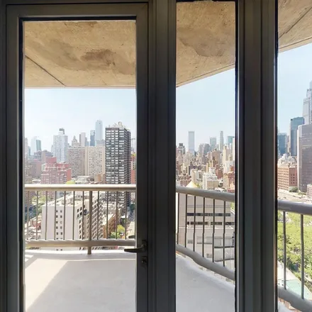 Rent this 3 bed apartment on View 34 Apartments in East 34th Street, New York