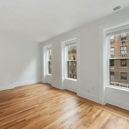 Rent this 2 bed townhouse on 165 East 80th Street in New York, NY 10028