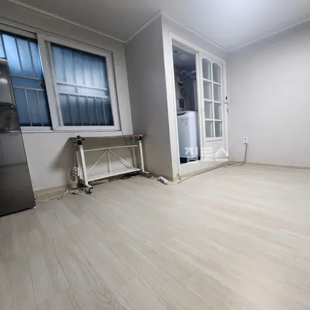 Rent this studio apartment on 서울특별시 강남구 대치동 958-17