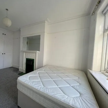 Image 4 - West Lodge Avenue, London, W3 9SH, United Kingdom - Room for rent