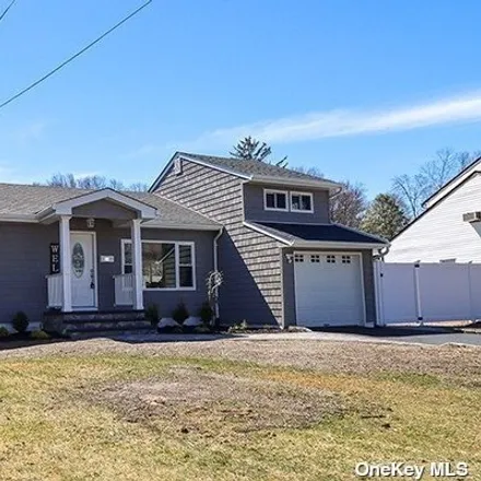 Buy this 3 bed house on 14 Elmtree Lane in South Huntington, NY 11746