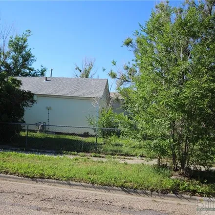 Image 2 - 210 7th Street East, Hardin, MT 59034, USA - Duplex for sale