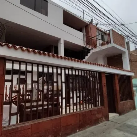 Buy this 8 bed house on Los Angeles in Comas, Lima Metropolitan Area 15312