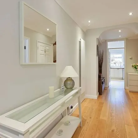 Rent this 5 bed townhouse on 18 Chepstow Close in London, SW15 2HG