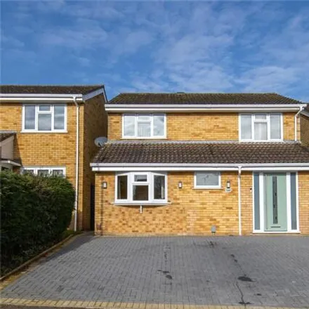 Buy this 5 bed house on unnamed road in Luton, LU2 9RD
