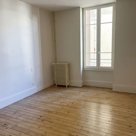 Rent this 3 bed apartment on Impasse de l'Académie in 03200 Le Vernet, France