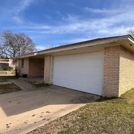 Image 2 - 294 3rd Avenue Northwest, Ardmore, OK 73401, USA - House for sale