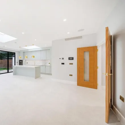 Image 2 - Ashdale Grove, London, HA7 3SB, United Kingdom - Duplex for rent