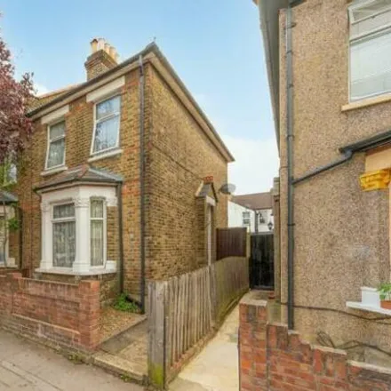 Buy this 2 bed duplex on Fairholme Road in London, CR0 3PH