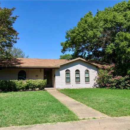 Buy this 3 bed house on 1521 Daude Avenue in Killeen, TX 76549