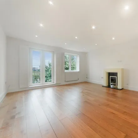 Rent this 3 bed house on Home Park Road in London, SW19 7HN