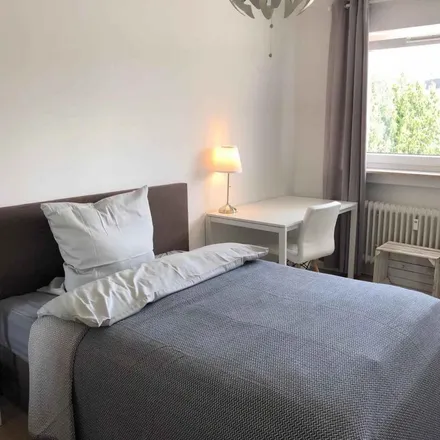 Rent this 4 bed apartment on Ossietzkystraße 6 in 60598 Frankfurt, Germany