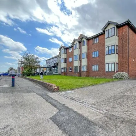 Rent this 2 bed apartment on Oakwood Avenue in Leigh on Sea, SS9 4JX