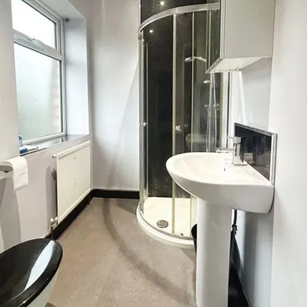 Rent this 1 bed apartment on Tunnacliffe Road in Huddersfield, HD4 6QJ