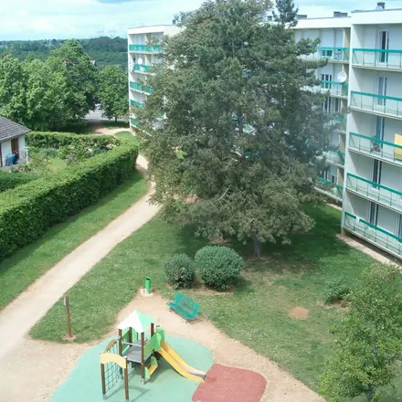 Rent this 3 bed apartment on 5 Rue du Général de Gaulle in 21400 Châtillon-sur-Seine, France