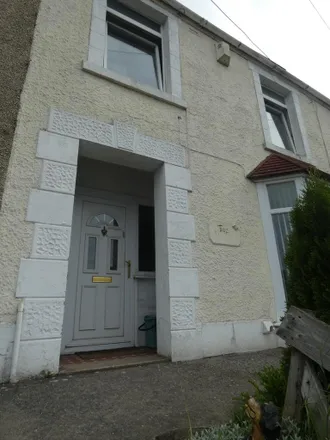 Rent this 3 bed townhouse on Carmarthen Road in Swansea, SA5 8LW