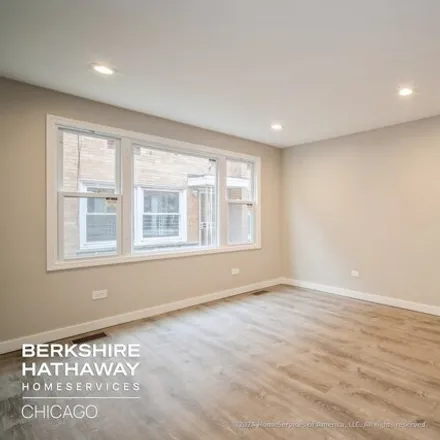 Image 4 - 7007 S East End Ave Apt D, Chicago, Illinois, 60649 - House for sale