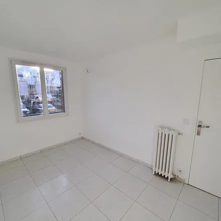 Rent this 3 bed apartment on Voie 1CM in Avenue de l'Avenir, 93390 Clichy-sous-Bois