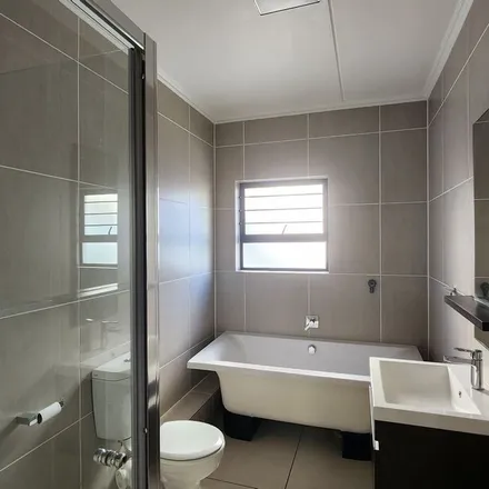 Image 2 - Amsterdam Road, Johannesburg Ward 32, Johannesburg, 2001, South Africa - Apartment for rent